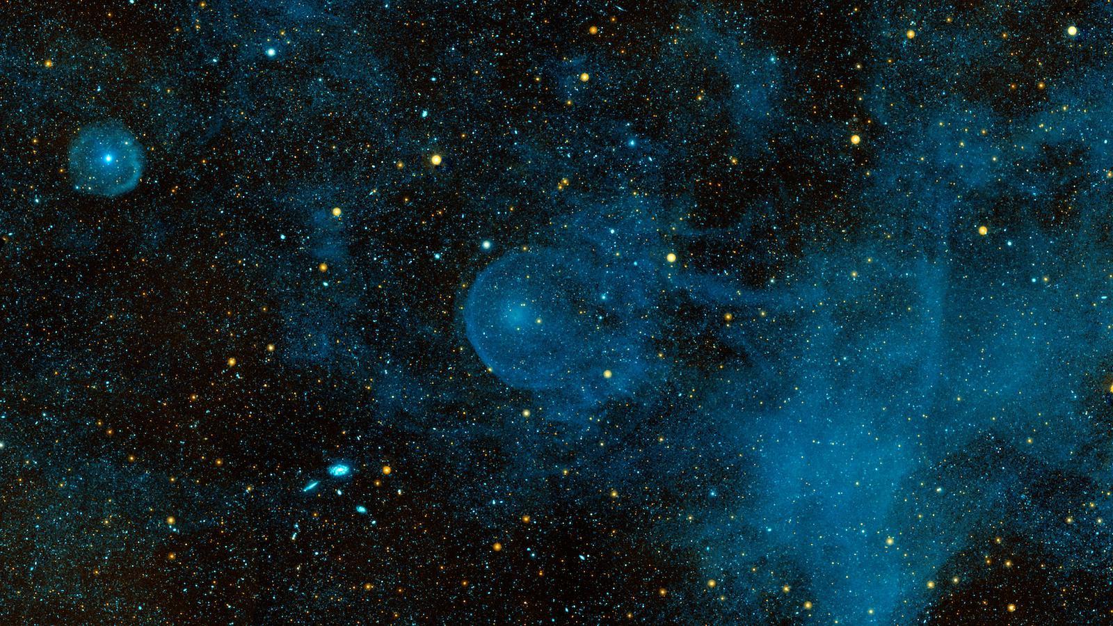 Carbon star CW Leonis and its dusty surroundings
